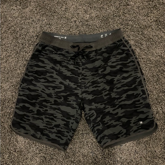 Kenneth Cole athletic shorts.  Black camo. Medium - Picture 1 of 3